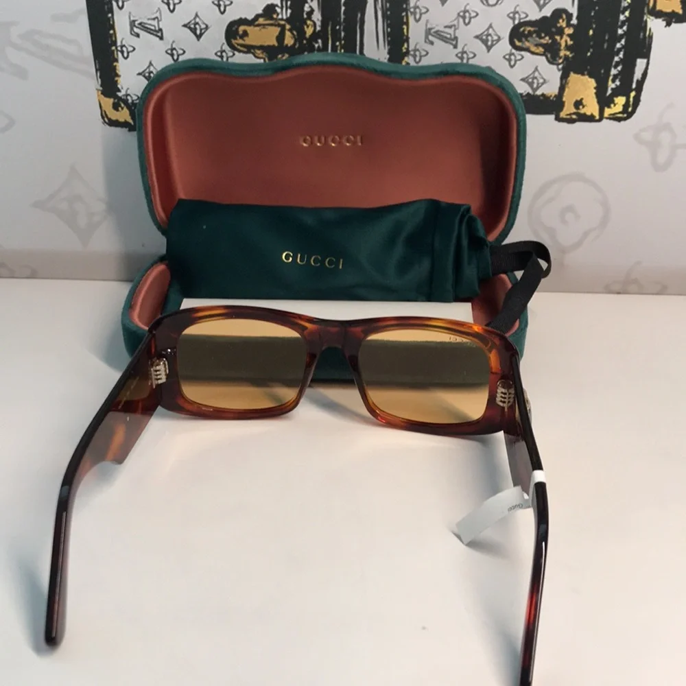 New Authentic Gucci Tortoiseshell Sunglasses with Brown Lenses GG1251s 002